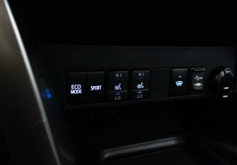 Подержанный автомобиль Toyota RAV4 2018 года (14 фото)