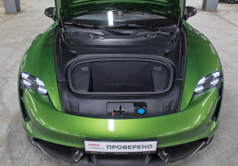 Подержанный автомобиль Porsche Taycan 2021 года (9 фото)