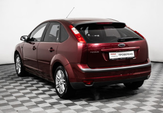 Подержанный автомобиль Ford Focus Hatchback 2006 года (7 фото)