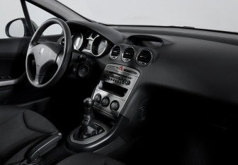 Подержанный автомобиль Peugeot 308 Hatchback 2010 года (9 фото)