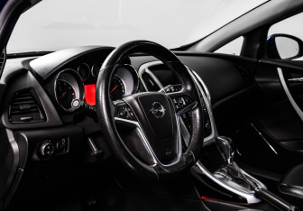 Подержанный автомобиль Opel Astra Hatchback 2014 года (13 фото)
