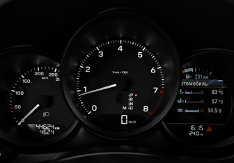 Подержанный автомобиль Porsche Macan 2022 года (16 фото)