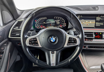Подержанный автомобиль BMW X5 2021 года (22 фото)