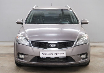 Подержанный автомобиль Kia Ceed Wagon 2010 года (2 фото)