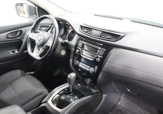 Подержанный автомобиль Nissan Qashqai 2020 года (10 фото)
