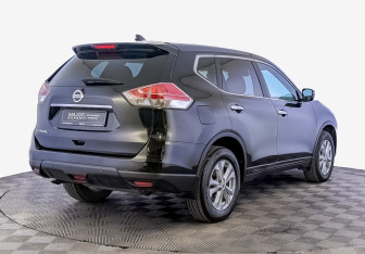 Подержанный автомобиль Nissan X-Trail 2017 года (5 фото)