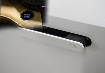 Подержанный автомобиль Changan UNI-V 2023 года (23 фото)