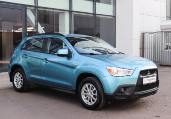 Подержанный автомобиль Mitsubishi ASX 2011 года (3 фото)