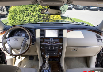 Подержанный автомобиль Infiniti QX80 2015 года (13 фото)