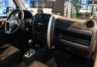 Подержанный автомобиль Suzuki Jimny 2007 года (7 фото)