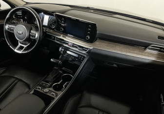 Подержанный автомобиль Kia K5 2021 года (9 фото)