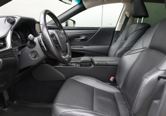 Подержанный автомобиль Lexus ES 2018 года (16 фото)