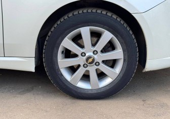 Подержанный автомобиль Chevrolet Epica 2011 года (13 фото)