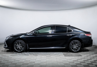 Подержанный автомобиль Toyota Camry Sedan 2023 года (8 фото)