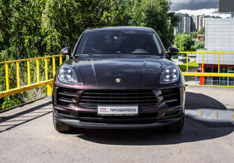 Подержанный автомобиль Porsche Macan 2019 года (2 фото)
