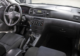 Подержанный автомобиль Toyota Corolla Sedan 2006 года (11 фото)