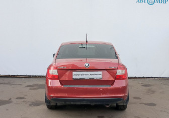 Подержанный автомобиль Skoda Rapid Liftback 2014 года (6 фото)