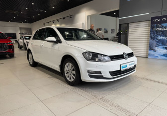 Подержанный автомобиль Volkswagen Golf Hatchback 2014 года (3 фото)