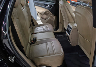 Подержанный автомобиль Porsche Cayenne 2019 года (12 фото)