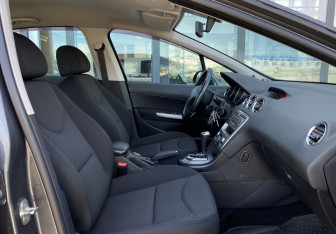 Подержанный автомобиль Peugeot 408 2012 года (19 фото)