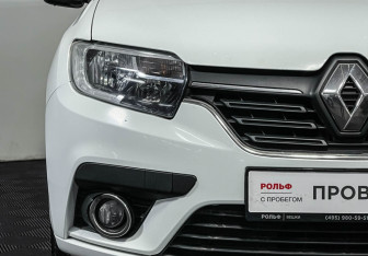 Подержанный автомобиль Renault Sandero 2018 года (14 фото)