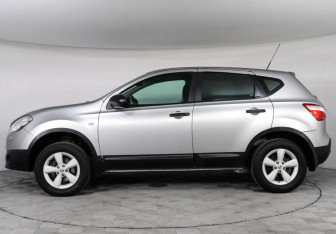 Подержанный автомобиль Nissan Qashqai 2010 года (8 фото)