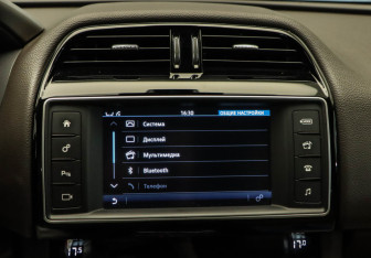 Подержанный автомобиль Jaguar F-Pace 2016 года (20 фото)