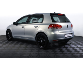 Подержанный автомобиль Volkswagen Golf Hatchback 2011 года (7 фото)