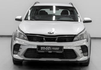 Подержанный автомобиль Kia Rio Hatchback 2021 года (2 фото)