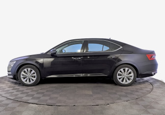 Подержанный автомобиль Skoda Superb Liftback 2020 года (8 фото)