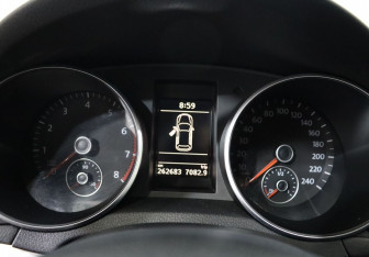 Подержанный автомобиль Volkswagen Golf Hatchback 2012 года (17 фото)