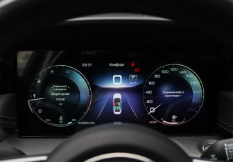 Подержанный автомобиль Hongqi H5 2024 года (25 фото)