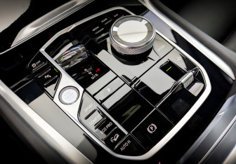 Подержанный автомобиль BMW X6 2023 года (27 фото)