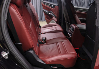 Подержанный автомобиль Porsche Cayenne 2018 года (11 фото)