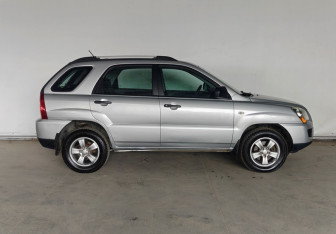 Подержанный автомобиль Kia Sportage 2009 года (8 фото)