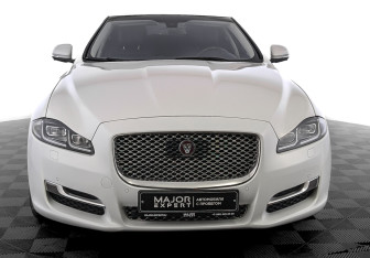 Подержанный автомобиль Jaguar XJ 2017 года (2 фото)