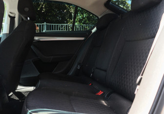 Подержанный автомобиль Skoda Octavia Liftback 2016 года (8 фото)