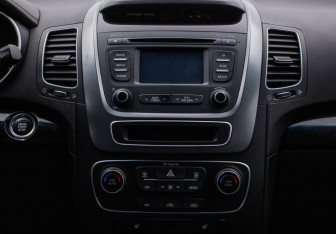 Подержанный автомобиль Kia Sorento 2017 года (14 фото)
