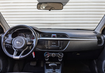 Подержанный автомобиль Kia Rio Hatchback 2020 года (13 фото)