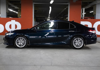 Подержанный автомобиль Toyota Camry Sedan 2018 года (8 фото)