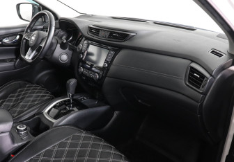 Подержанный автомобиль Nissan Qashqai 2021 года (10 фото)