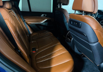 Подержанный автомобиль BMW X5 2018 года (13 фото)