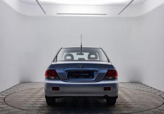 Подержанный автомобиль Mitsubishi Lancer Sedan 2007 года (6 фото)