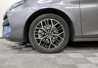 Подержанный автомобиль Москвич 6 2023 года (18 фото)