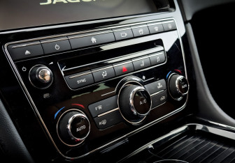 Подержанный автомобиль Jaguar XJ 2019 года (28 фото)
