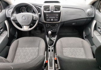 Подержанный автомобиль Renault Sandero 2016 года (10 фото)