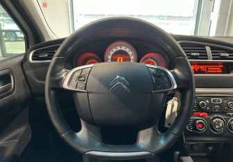 Подержанный автомобиль Citroen C4 Hatchback 2012 года (13 фото)