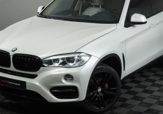 Подержанный автомобиль BMW X6 2015 года (21 фото)