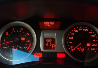 Подержанный автомобиль Renault Clio Hatchback 2007 года (13 фото)