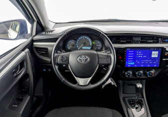 Подержанный автомобиль Toyota Corolla Sedan 2015 года (20 фото)